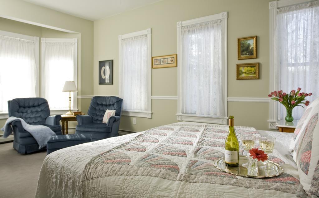 The Maple Leaf Inn Barnard Room photo