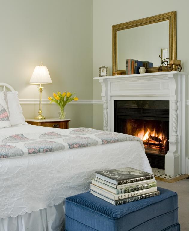 The Maple Leaf Inn Barnard Room photo